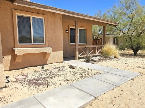 $1,900 | 73432 Friendy Lane, Twentynine Palms, CA 92277