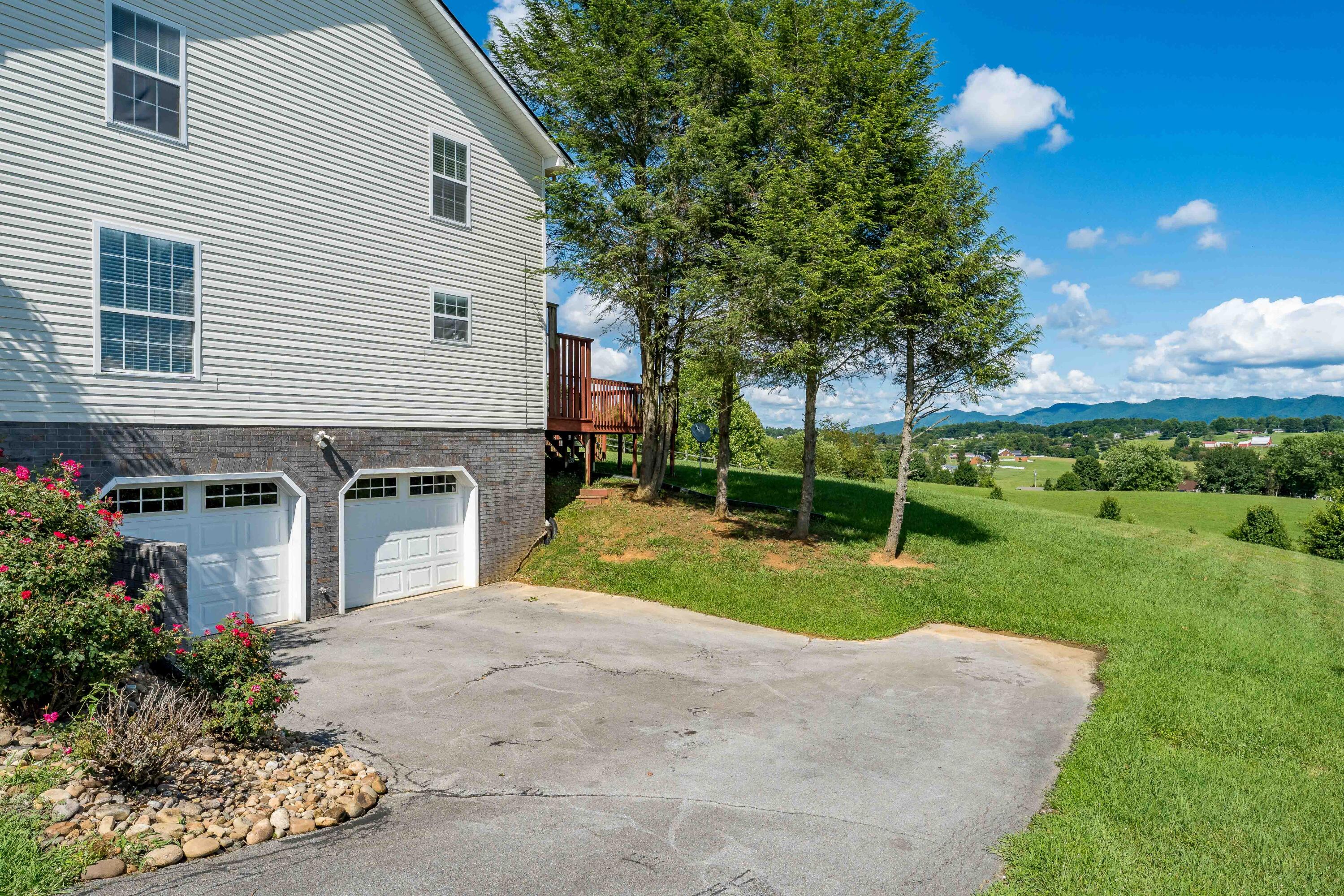 451 Ridgecrest Road Jonesborough, TN 37659 - Photo 5 of 50 451 Ridgecrest Dr (8 of 50)