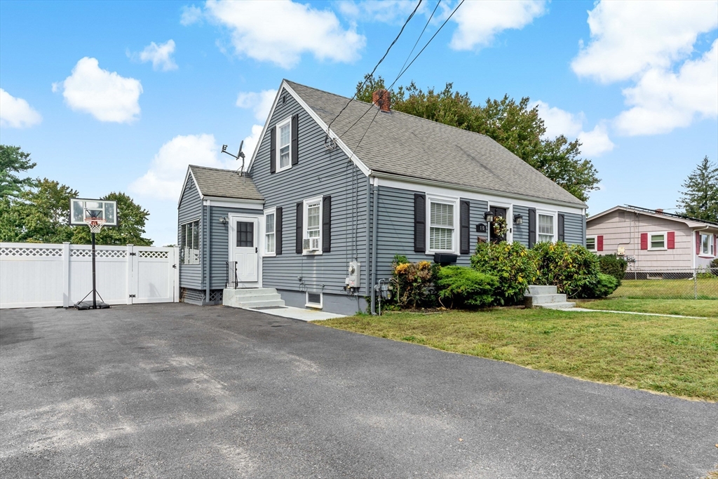 115 Sherman Road Somerset, MA 02726 - Photo 2 of 26 Gallery Image 2