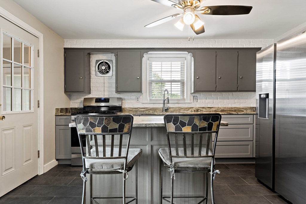 115 Sherman Road Somerset, MA 02726 - Photo 5 of 26 Gallery Image 5