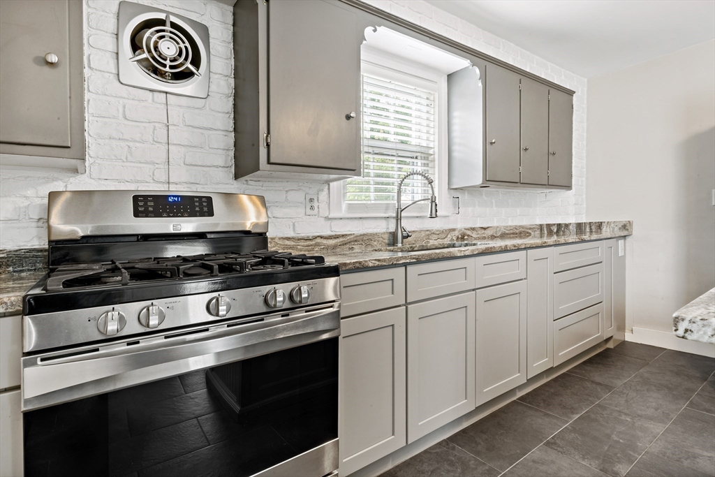115 Sherman Road Somerset, MA 02726 - Photo 6 of 26 Gallery Image 6
