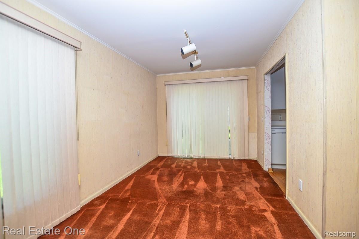 34056 West 13 Mile Road Farmington, MI 48331 - Photo 7 of 19 6. DINING