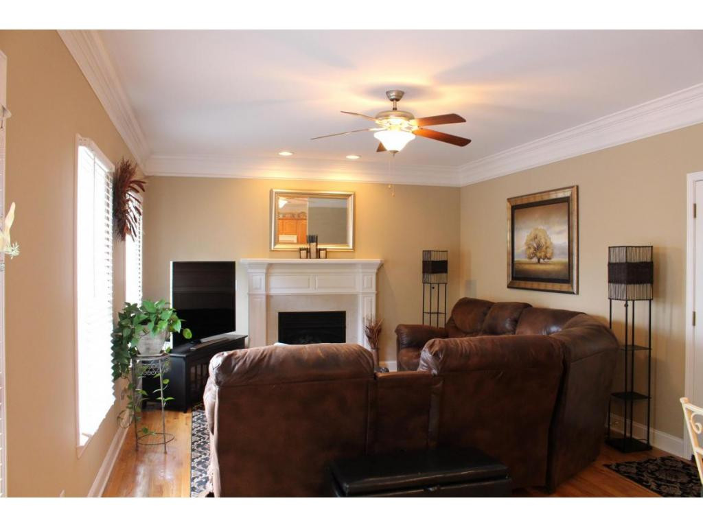 616 Kings Ridge Drive Blountville, TN 37617 - Photo 2 of 24 Large Living room off Kitchen