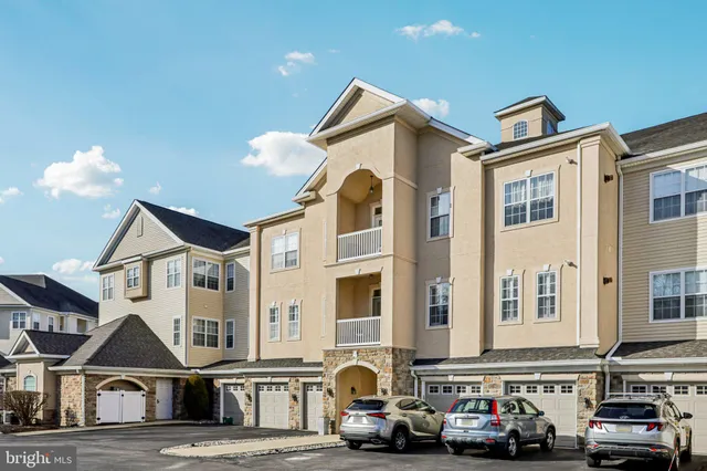 $440,000 | 4 Falcon Drive, Unit 302, Holland, PA 18966