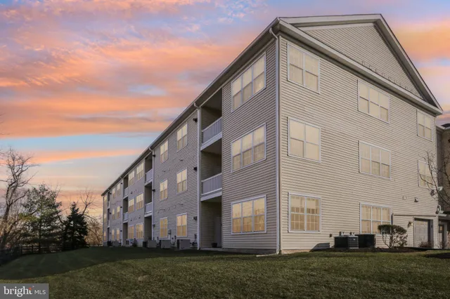 $440,000 | 4 Falcon Drive, Unit 302, Holland, PA 18966