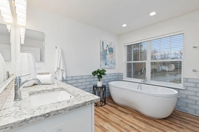 $949,900 | 23051 North Prairie Lane, Lincolnshire, IL 60069