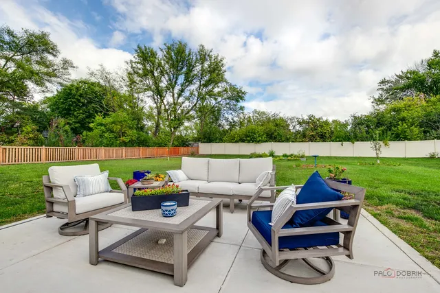 $949,900 | 23051 North Prairie Lane, Lincolnshire, IL 60069