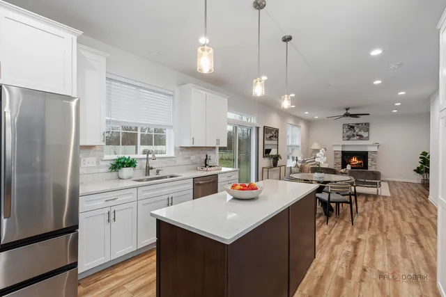 $949,900 | 23051 North Prairie Lane, Lincolnshire, IL 60069