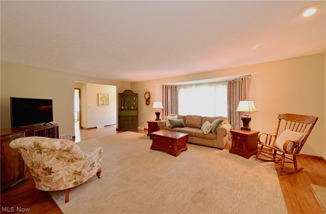 24681 Kennedy Ridge Road North Olmsted, OH 44070 - Photo 5 of 35 Gallery Image 5
