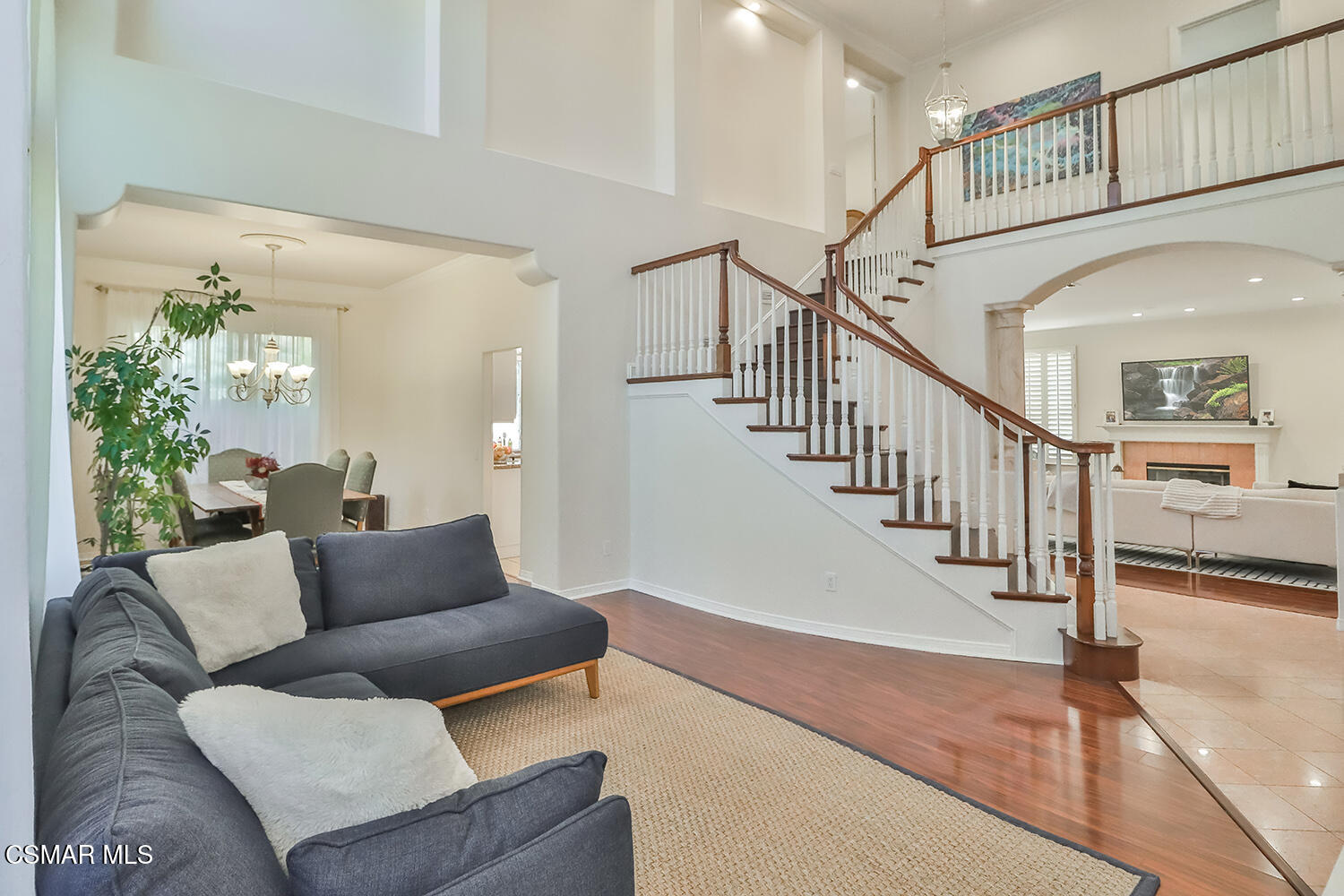6291 Deerbrook Road Oak Park, CA 91377 - Photo 2 of 29 bLiving and Dining2