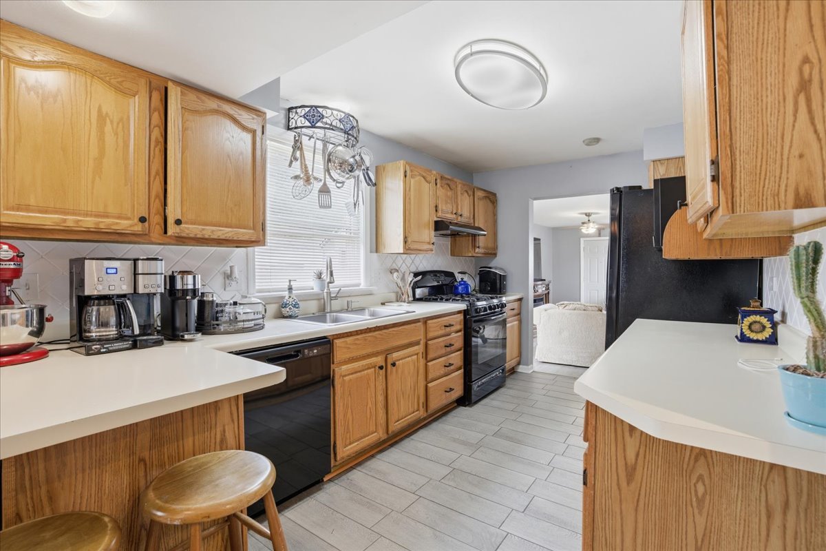 551 Sunset Drive Elgin, IL 60123 - Photo 10 of 27