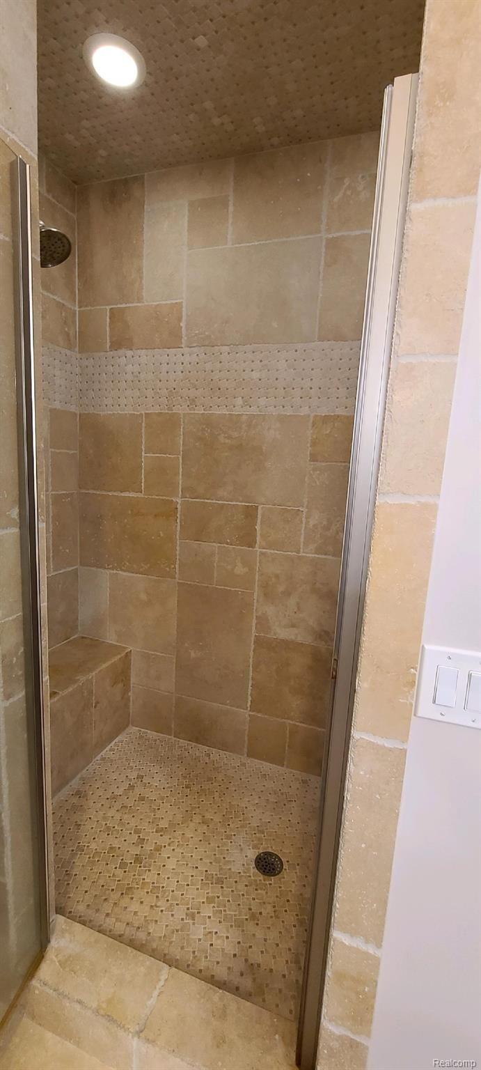 711 North Hughes Road Howell, MI 48843 - Photo 21 of 32 Master Shower