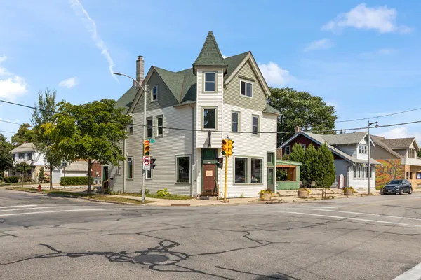 $5,000 | 5520 West Vliet Street, Milwaukee, WI 53208