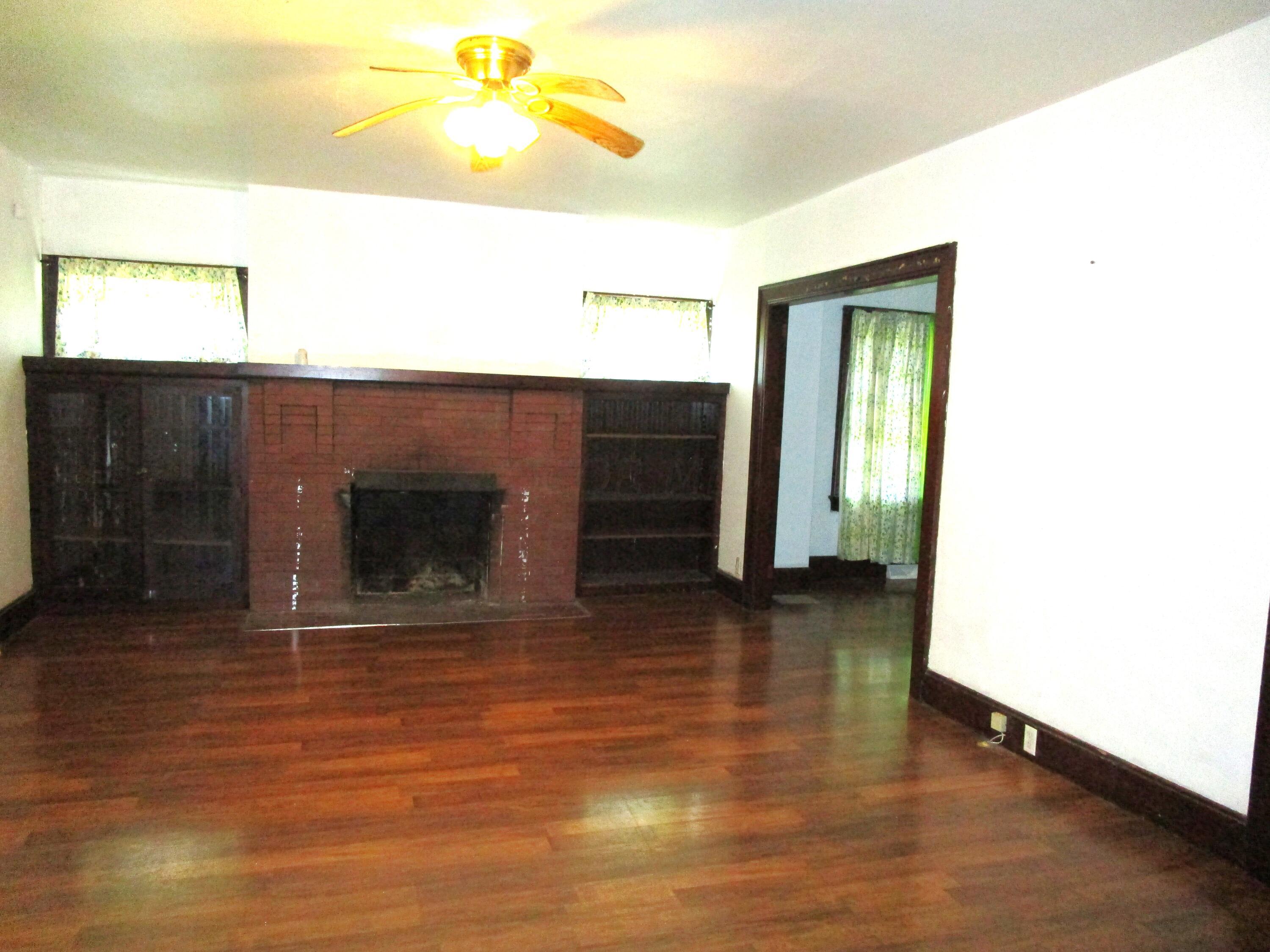 1311 Kenton Street Springfield, OH 45505 - Photo 10 of 42 Living room