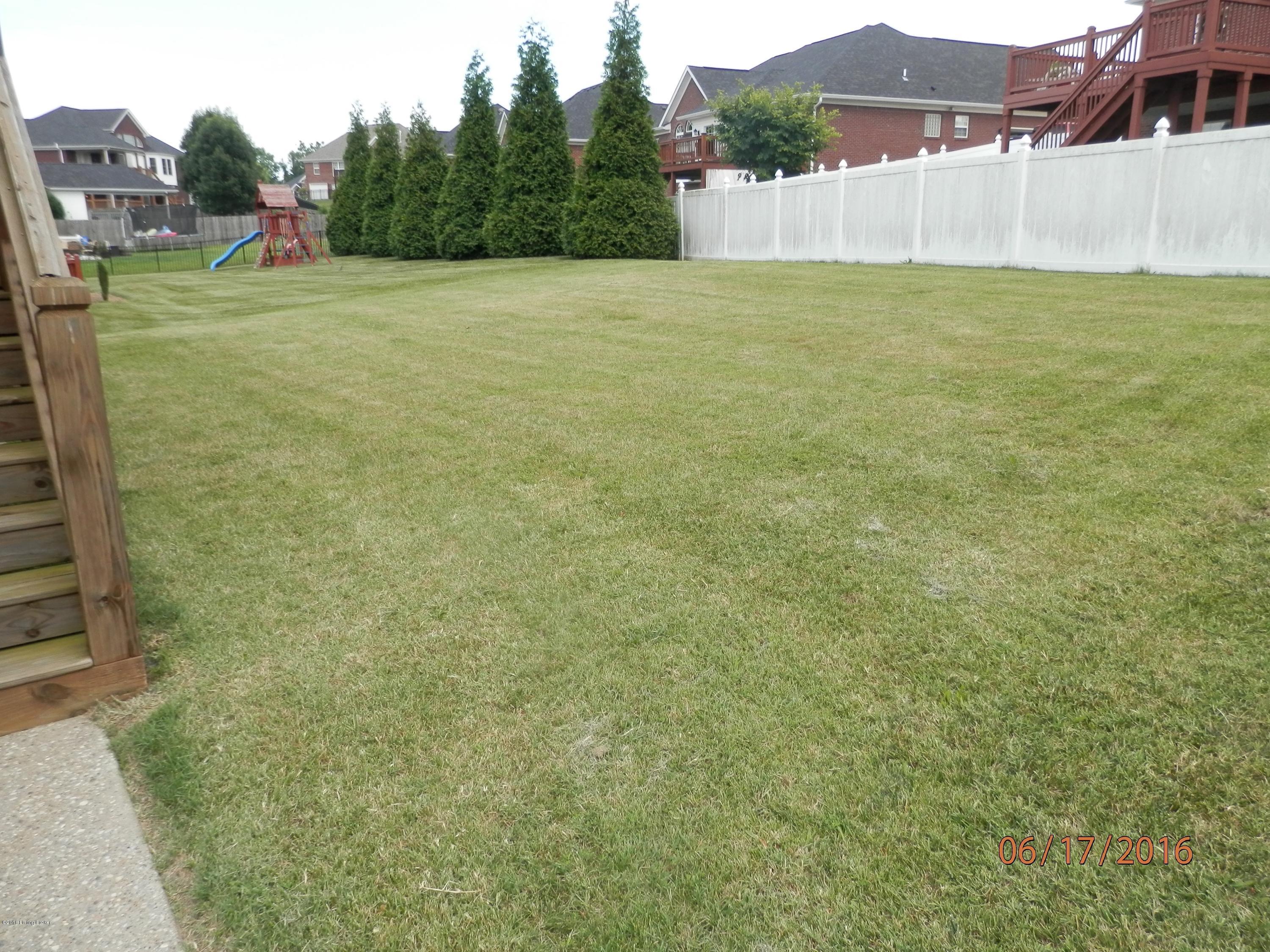9608 Keeling Ridge Road Louisville, KY 40291 - Photo 5 of 20 P6170055