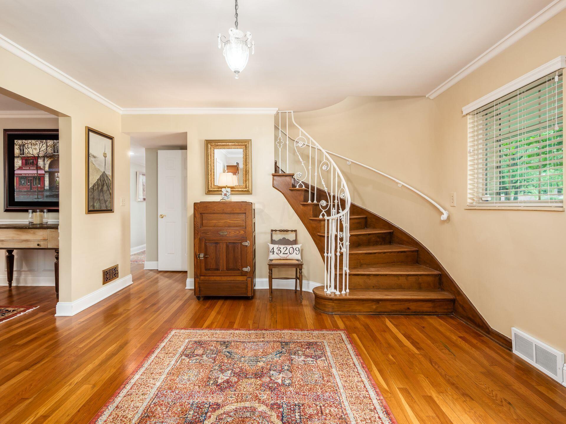 363 South Kellner Road Columbus, OH 43209 - Photo 7 of 72 Foyer