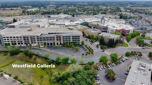 an aerial view of residential building and lake