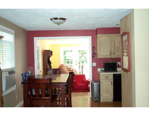 46 Westport Road Worcester, MA 01605 - Photo 4 of 10 Gallery Image 4
