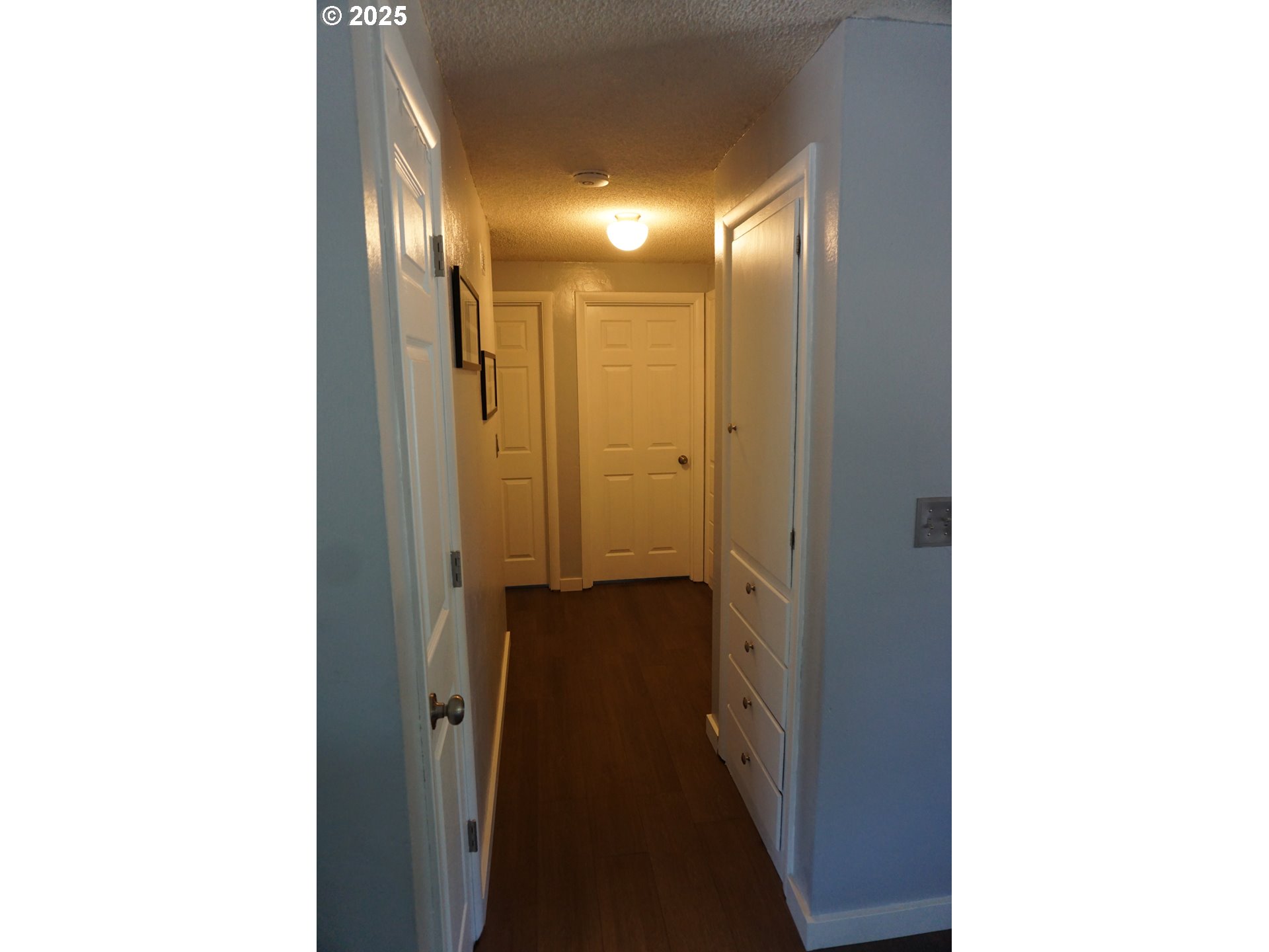 2130 Yolanda Avenue Springfield, OR 97477 - Photo 11 of 30 a view of a hallway