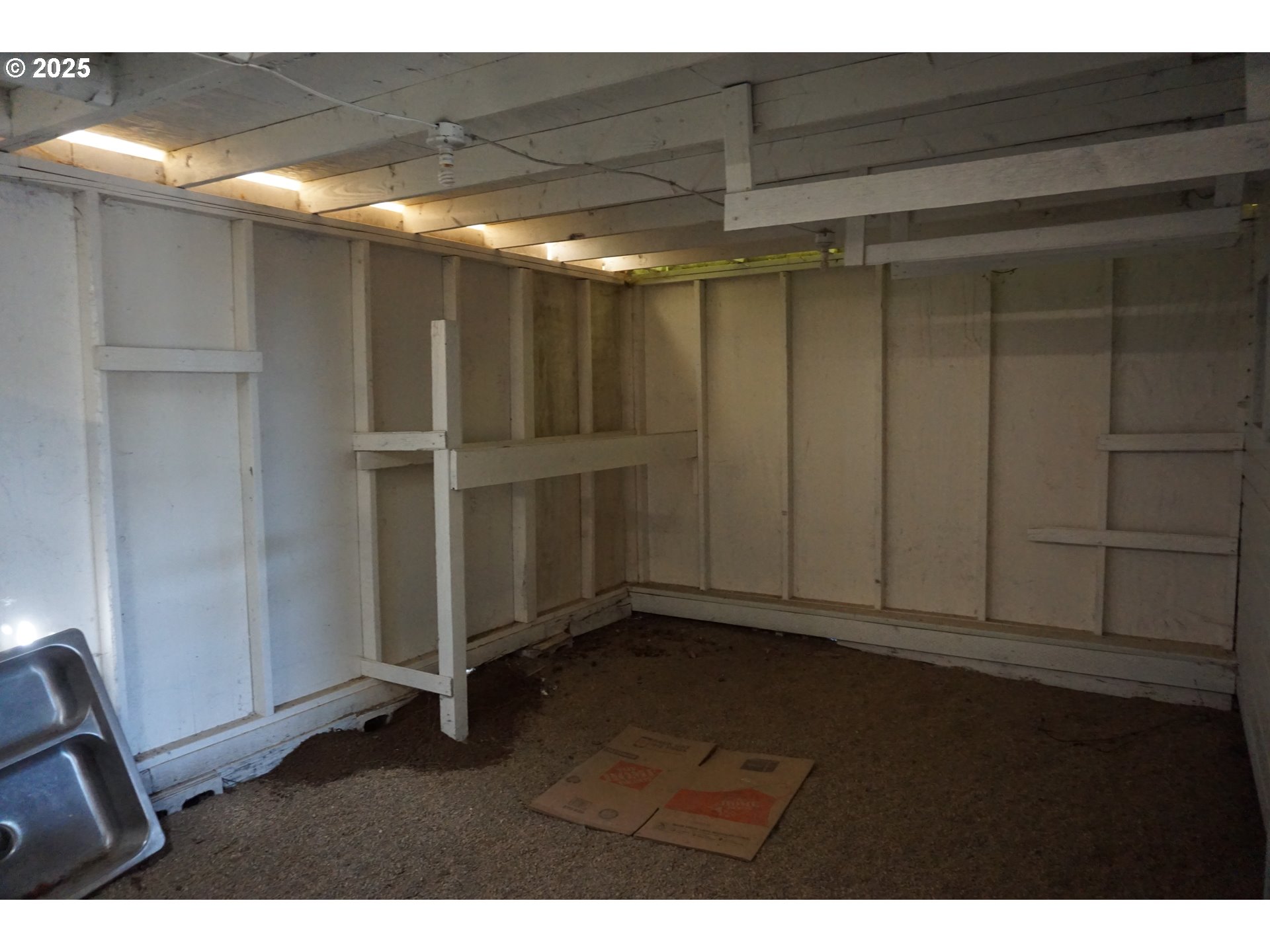 2130 Yolanda Avenue Springfield, OR 97477 - Photo 15 of 30 a view of an empty room