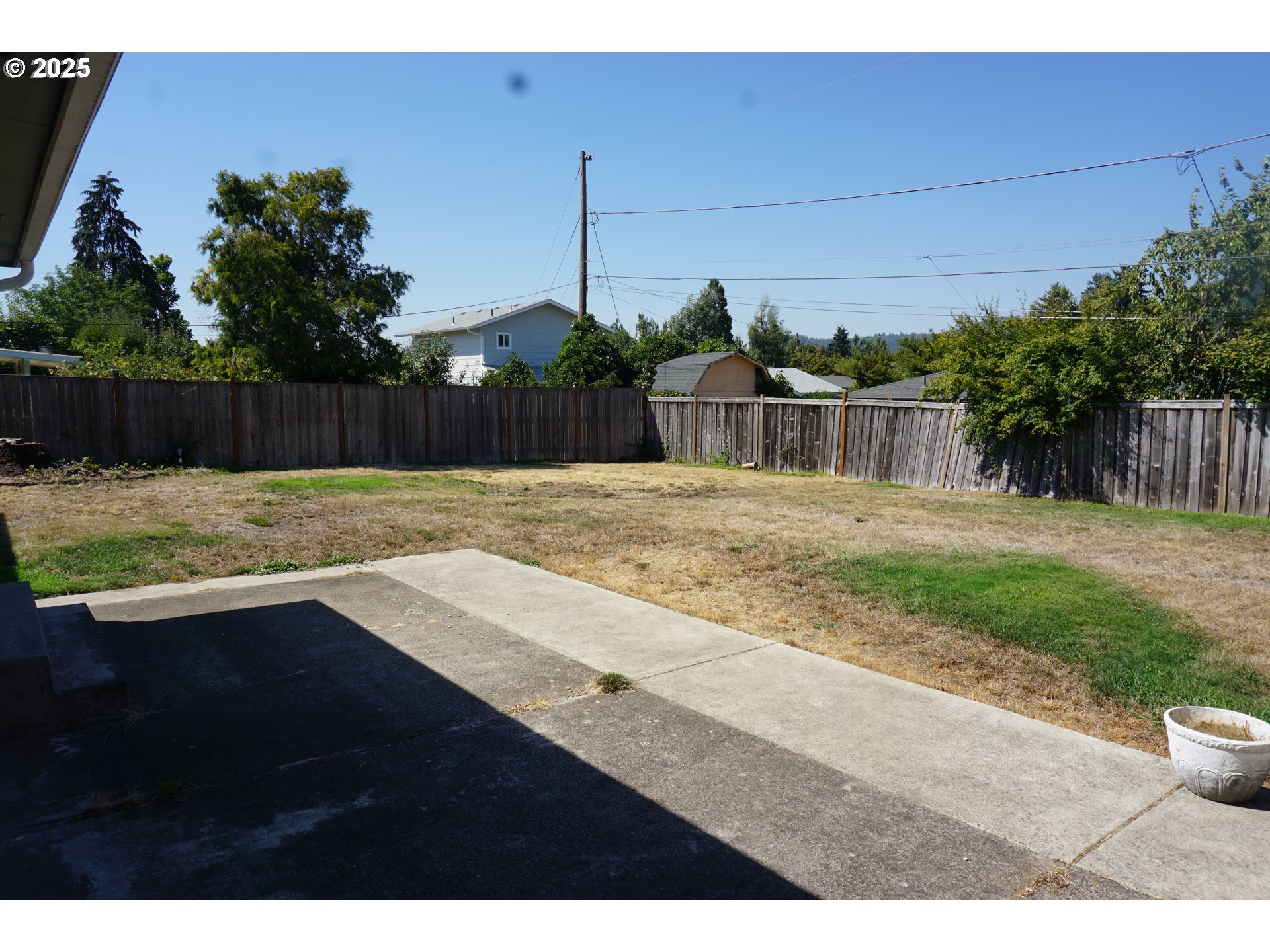2130 Yolanda Avenue Springfield, OR 97477 - Photo 16 of 30 a view of small yard with wooden fence