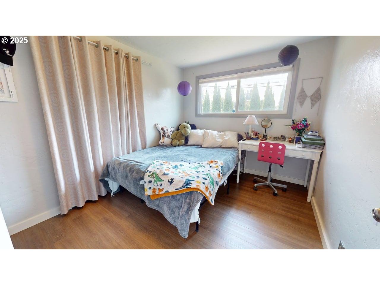 2130 Yolanda Avenue Springfield, OR 97477 - Photo 25 of 30 a bedroom with a bed and window