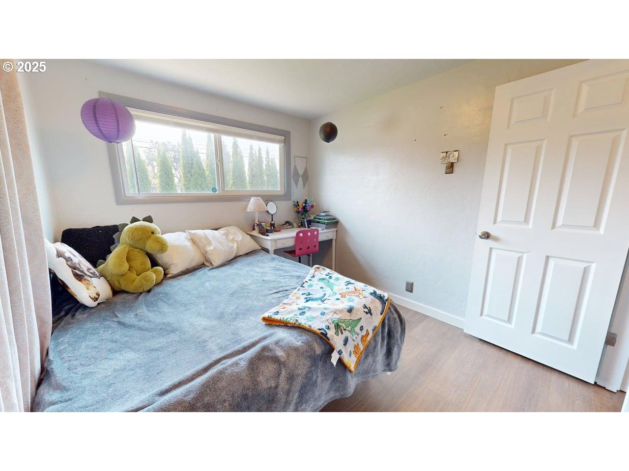 2130 Yolanda Avenue Springfield, OR 97477 - Photo 27 of 30 a bedroom with a bed and a window