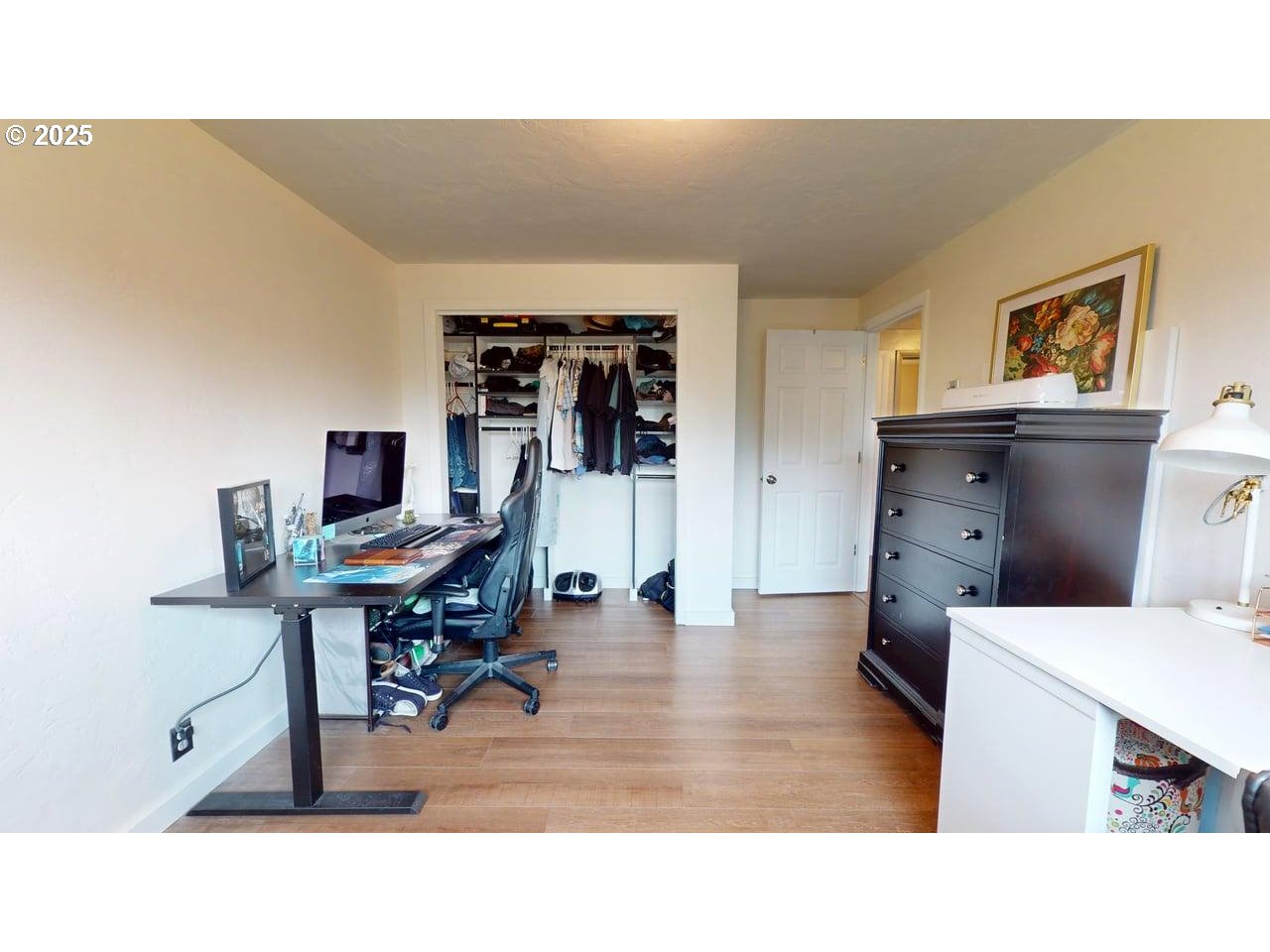 2130 Yolanda Avenue Springfield, OR 97477 - Photo 30 of 30 a living room with furniture and a table