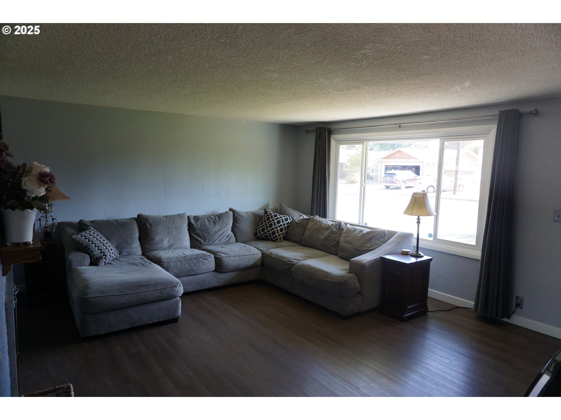 2130 Yolanda Avenue Springfield, OR 97477 - Photo 6 of 30 a living room with a couch and a window