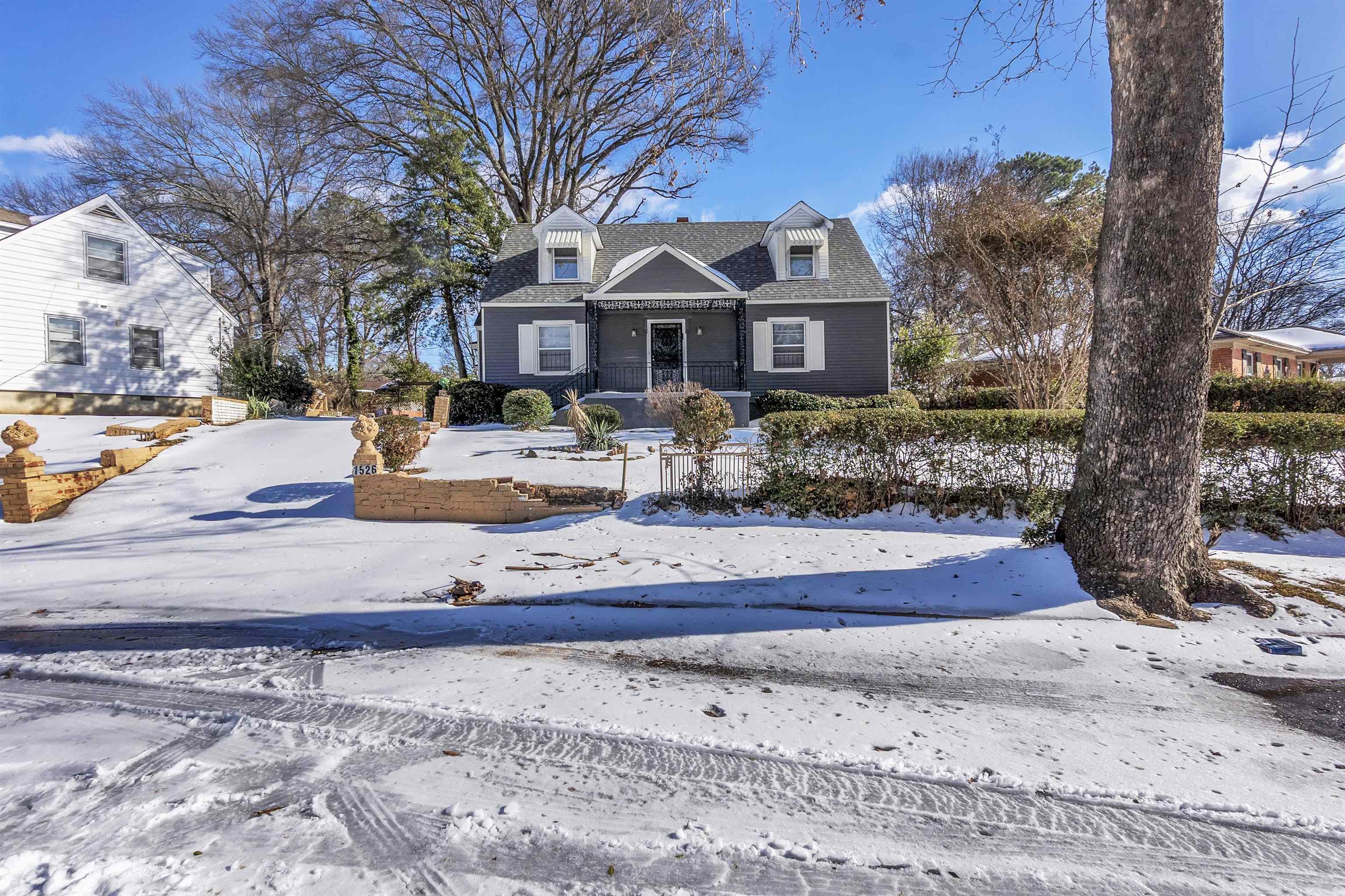 New england style home featuring a porch