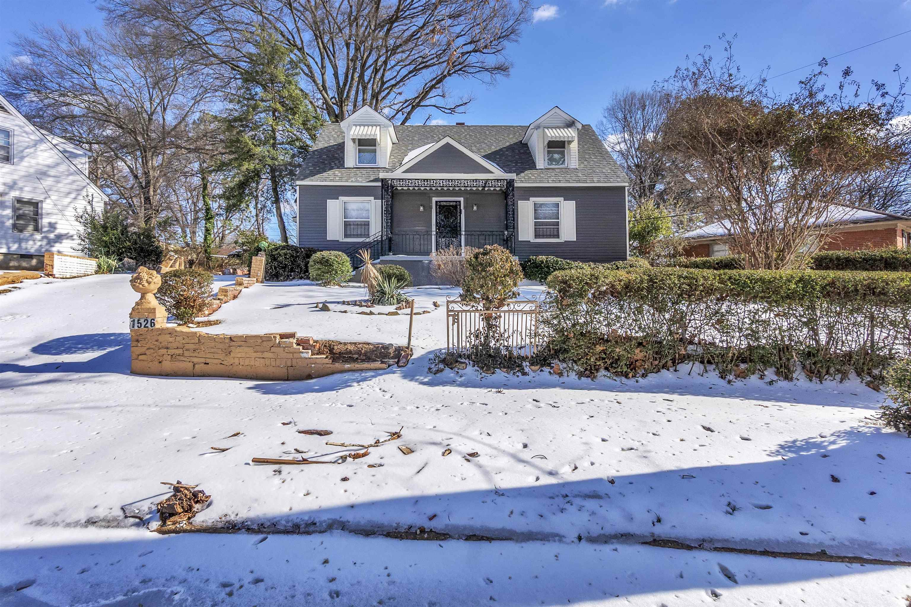 1526 Railton Road Memphis, TN 38111 - Photo 2 of 22 Cape cod home with a porch