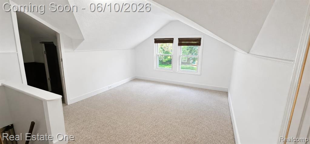 2073 Roslyn Road Grosse Pointe Woods, MI 48236 - Photo 9 of 10