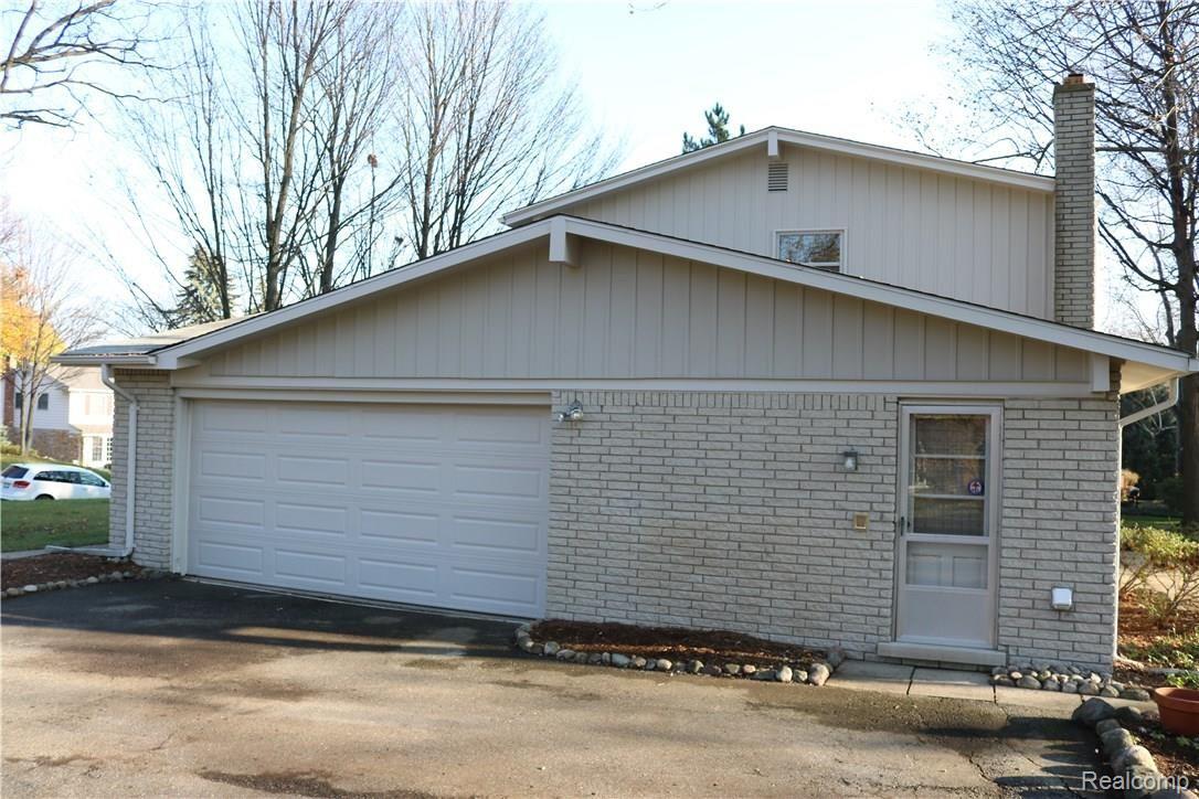 747 Millstone Drive Rochester, MI 48309 - Photo 2 of 23 THE HOUSE CONTAINS AN "OVER SIZED" 2 CAR SIDE ENTRY GARAGE.