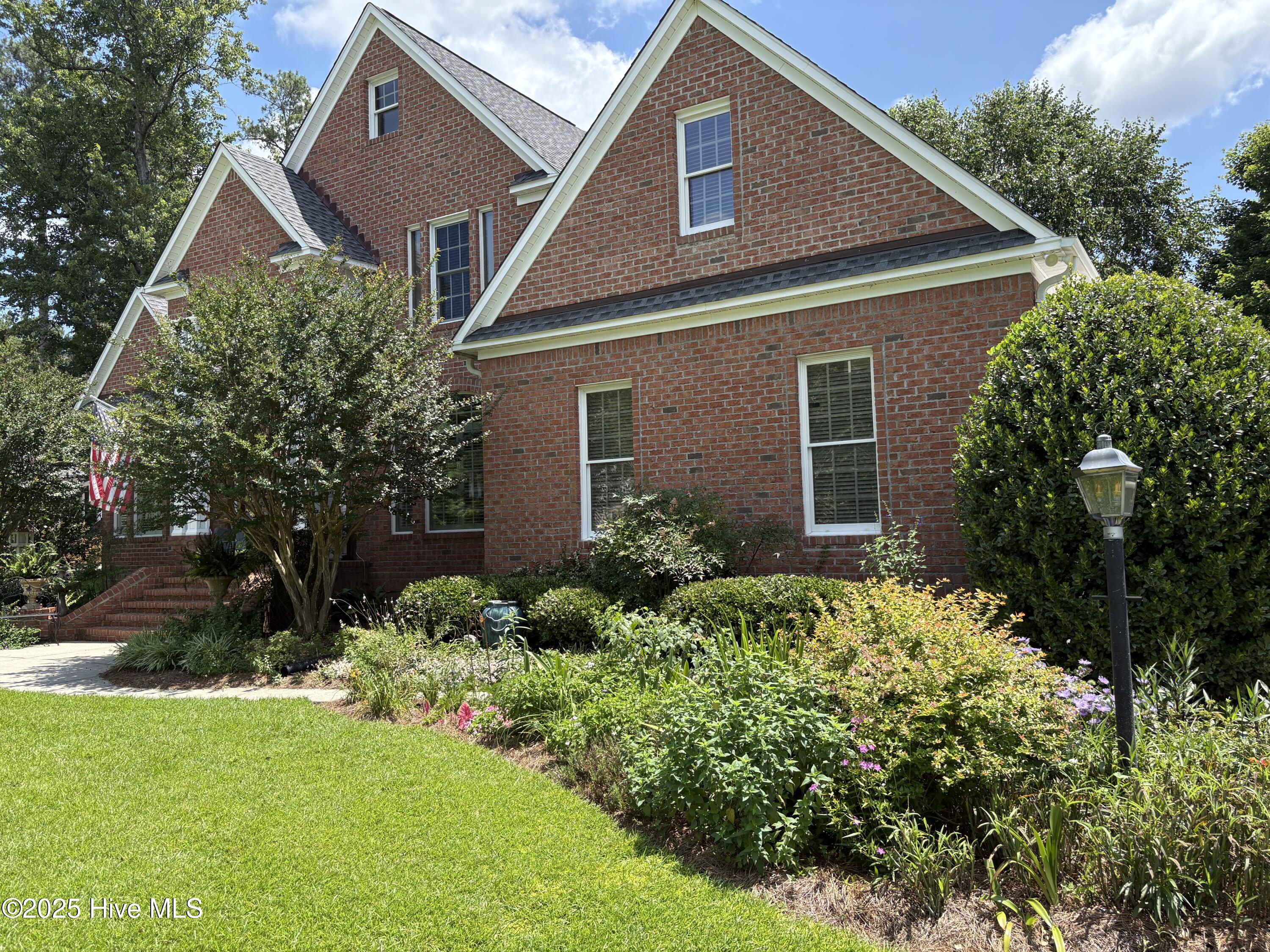 1009 Colleton Way New Bern, NC 28562 - Photo 34 of 37 Mature landscaping