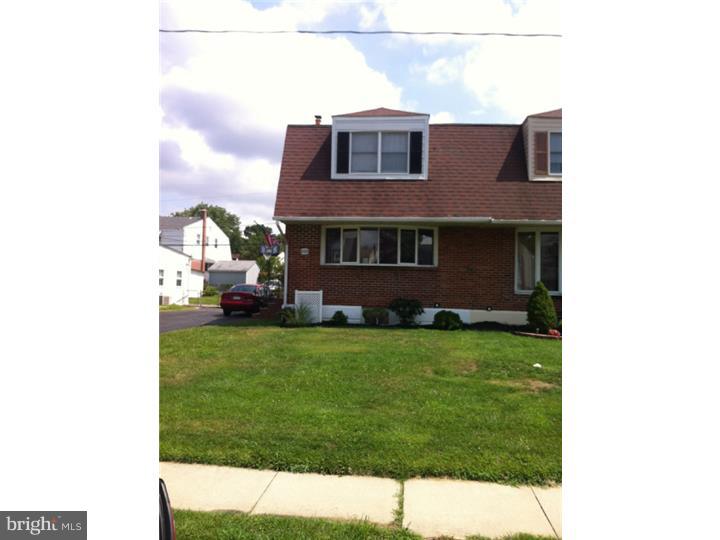828 Hood Road Swarthmore, PA 19081 - Photo 2 of 19 Exterior Front