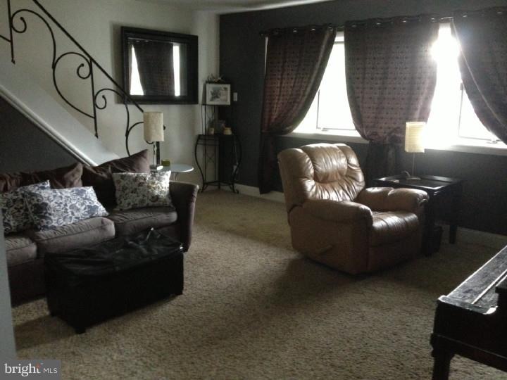 828 Hood Road Swarthmore, PA 19081 - Photo 3 of 19 Living Room