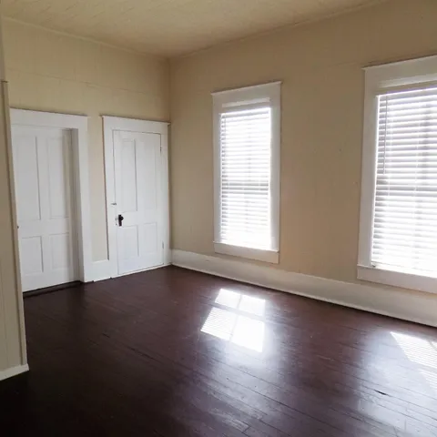 $1,500 | 404 South Lasalle Street, Navasota, TX 77868