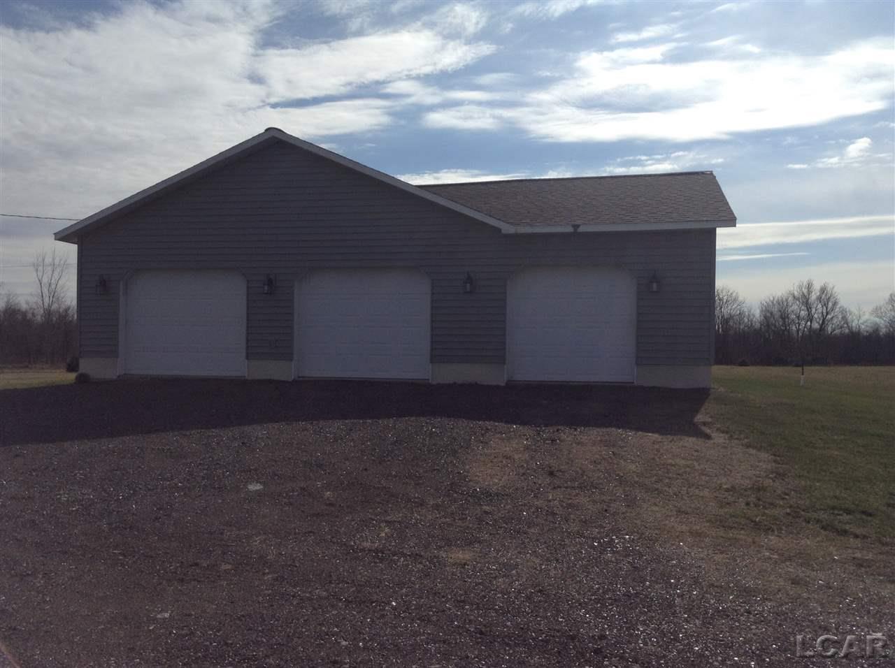 2175 Oakwood Road Adrian, MI 49221 - Photo 9 of 45 31280025-8.JPG