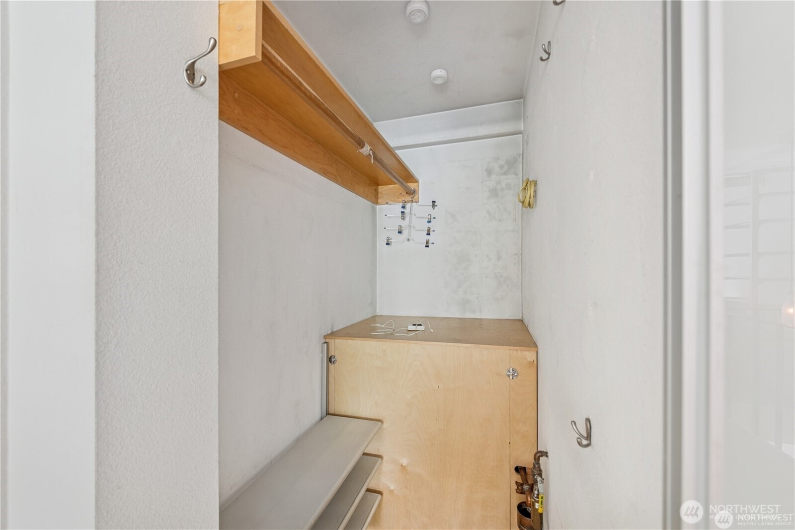 1000 Union Street, Unit 402 Seattle, WA 98101 - Photo 8 of 10 a utility room with dryer and washer