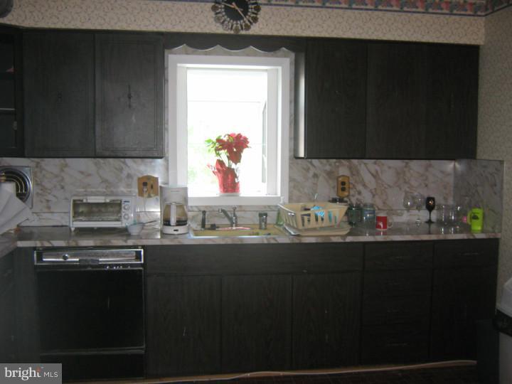 401 Densmore Road Philadelphia, PA 19116 - Photo 4 of 14 Kitchen