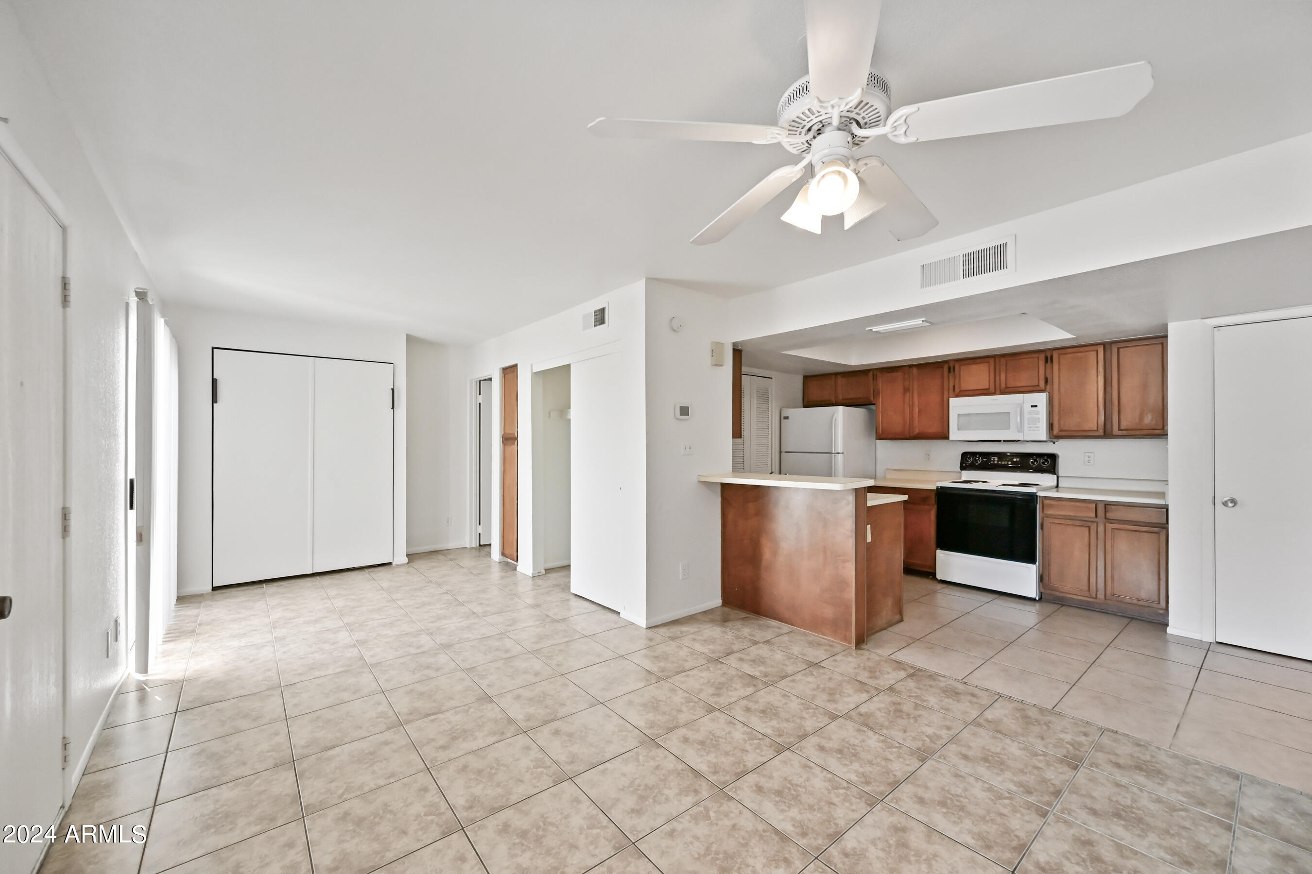 4730 West Northern Avenue, Unit 1114 Glendale, AZ 85301 - Photo 3 of 16 3-4730WNA1114-ocupix