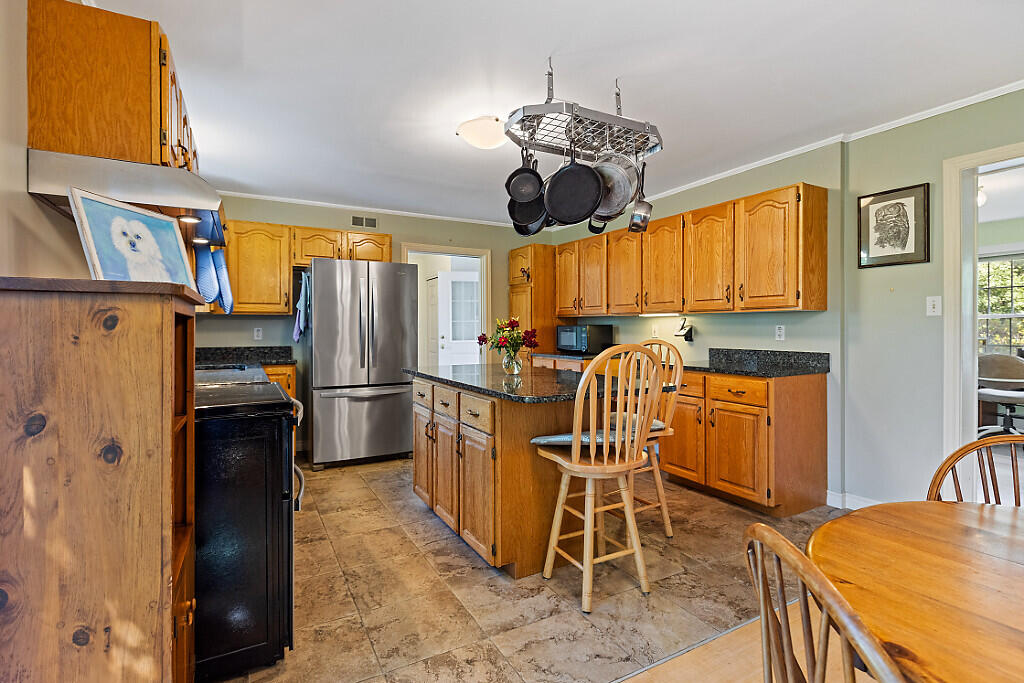 25 Powell Road Cumberland, ME 04110 - Photo 11 of 71 34_BP5A0102_DxO_mls