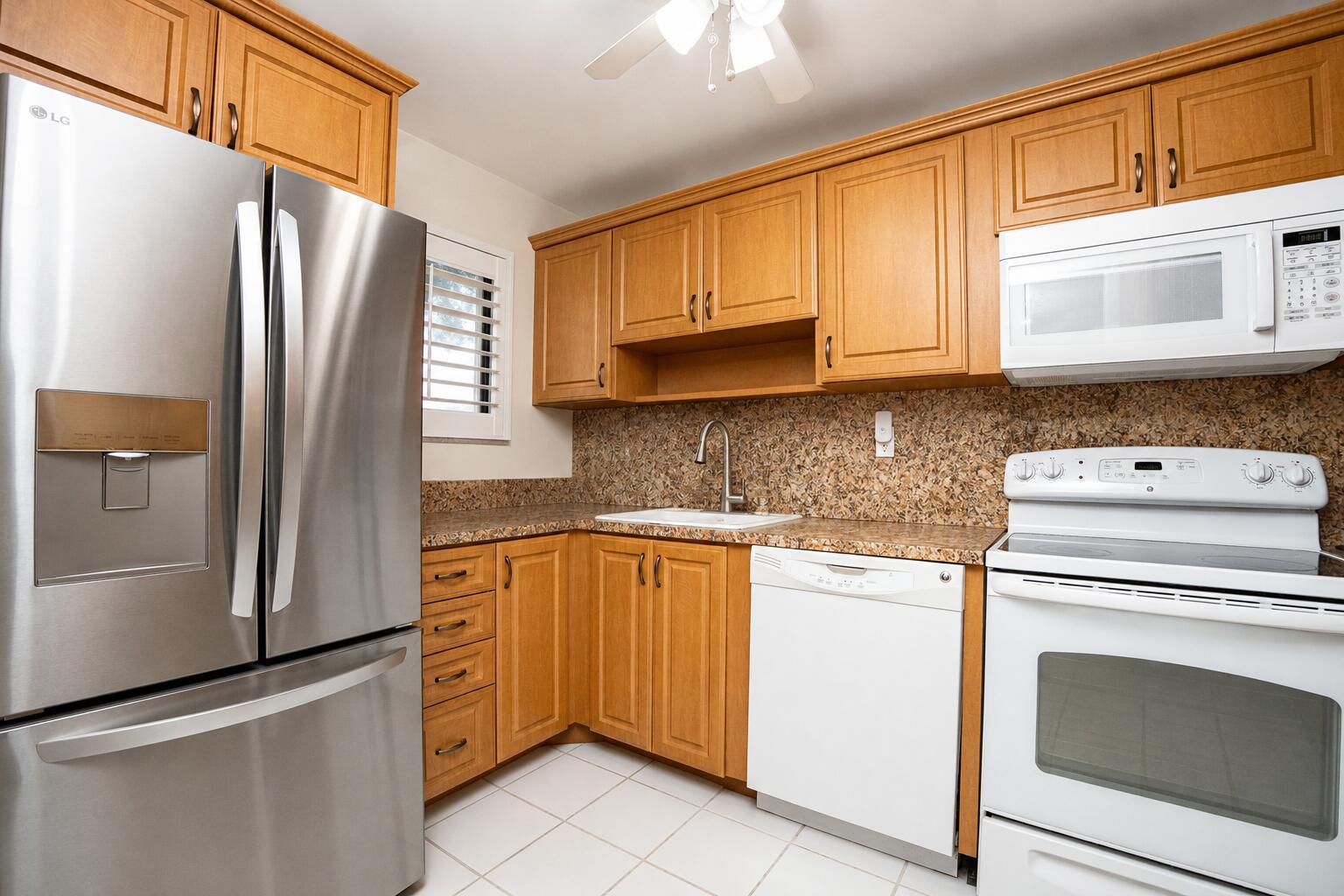 5355 Southeast Miles Grant Road, Unit 114 Stuart, FL 34997 - Photo 7 of 34 ce682986-9b5a-4350-8faa-8d3a4371bf00