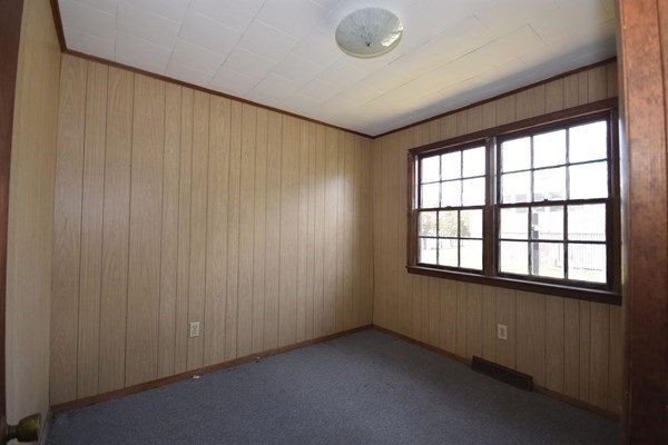 28 Harbor View Road Bourne, MA 02559 - Photo 8 of 14 an empty room with a window