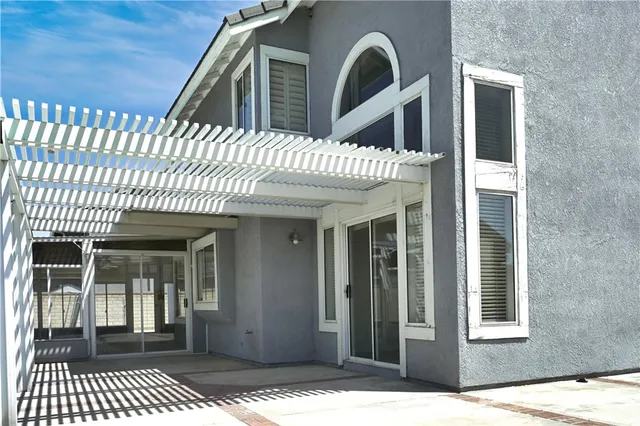 a view of a house with entryway
