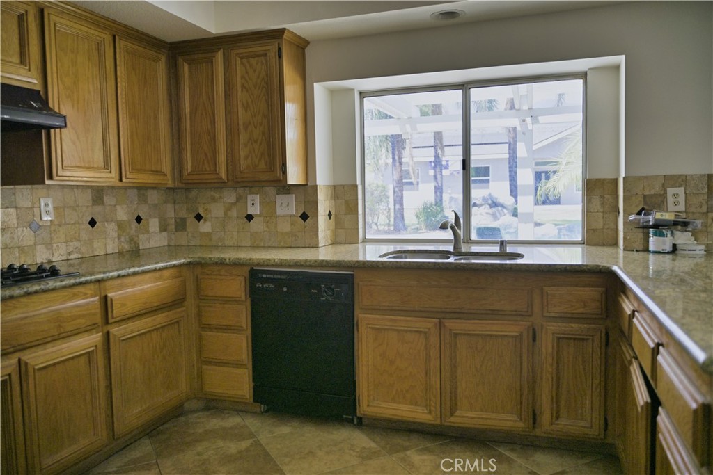 13548 Smokestone Street Rancho Cucamonga, CA 91739 - Photo 8 of 23