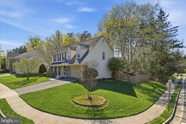 $950,000 | 8006 Oak Hollow Lane, Fairfax Station, VA 22039