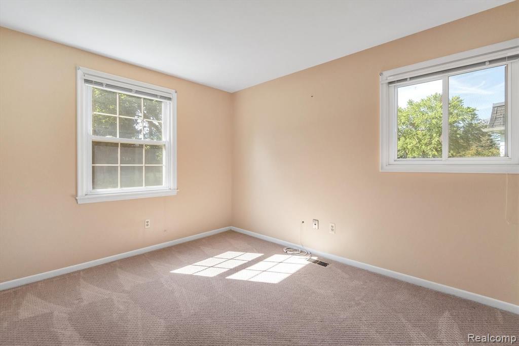 29537 Fox Grove Road Farmington Hills, MI 48334 - Photo 25 of 37