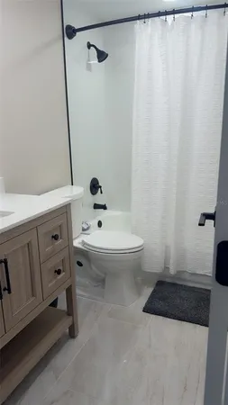 $2,100 | 403 63rd Street, Holmes Beach, FL 34217