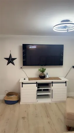 $2,100 | 403 63rd Street, Holmes Beach, FL 34217